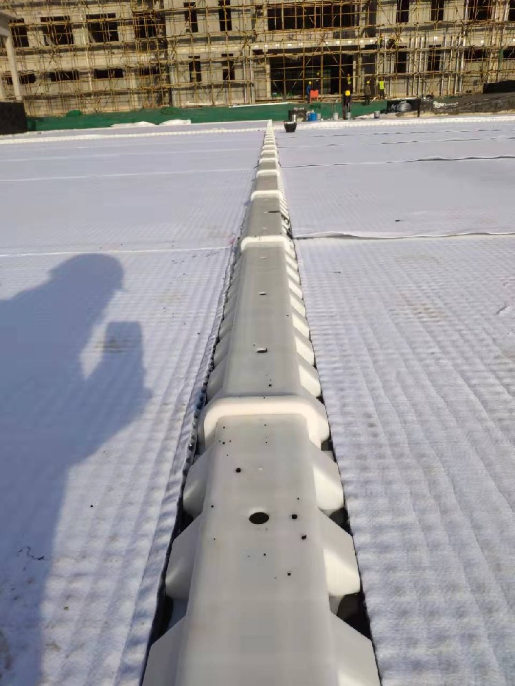 车库顶板虹吸排水异形片铺设实例